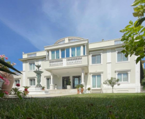 Villa a pochi passi dal mare con giardino esclusivo